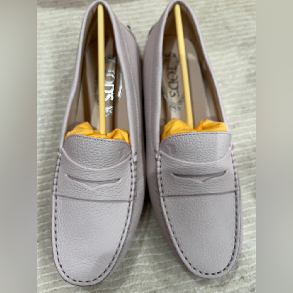Tod's Women's Light Pink Leather Loafers
